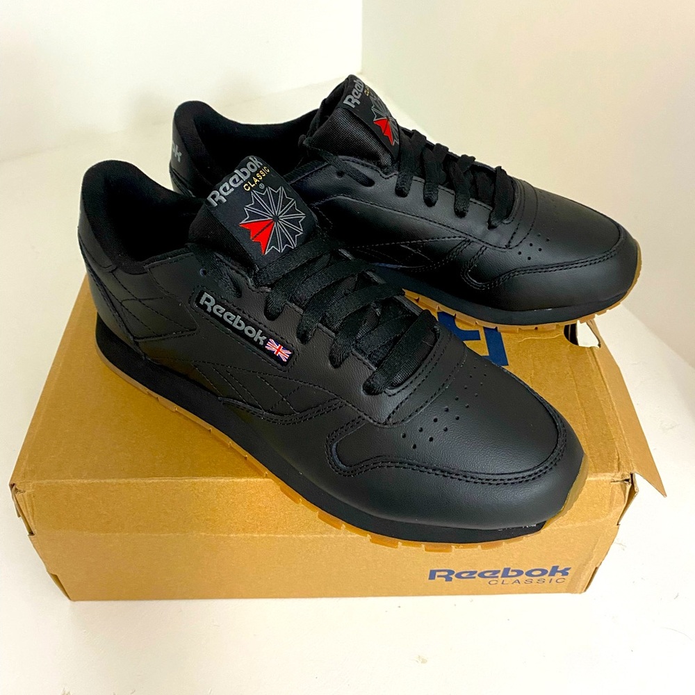 NWT Women’s Reebok Classics-Black Leather sz9